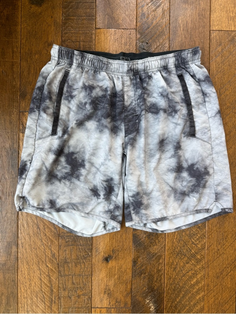 RVCA Yogger Shorts - Men's Gray Tie-Dye